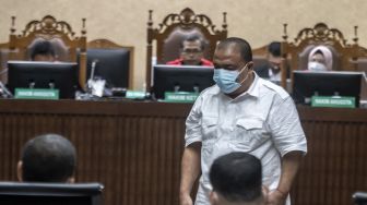 Terdakwa kasus suap barang dan jasa di Pemerintahan Kabupaten Langkat, Sumatera Utara, Terbit Rencana Perangin Angin menjalani sidang dengan agenda pembacaan vonis oleh majelis hakim di Pengadilan Tipikor, Jakarta, Rabu (19/10/2022). ANTARA FOTO/Muhammad Adimaja