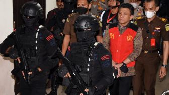 Potret Ferdy Sambo Dikawal Brimob Bersenjata Laras Panjang saat Sidang Lanjutan Pembunuhan Brigadir J