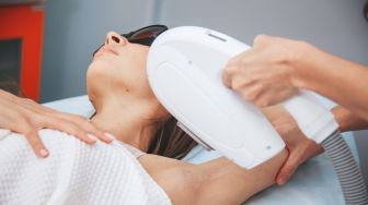 Tertarik Menghilangkan Bulu dengan Laser Hair Removal? Simak Dulu Efek Sampingnya