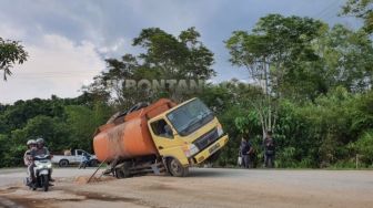 Jalan Rusak Bontang Lestari Makan Korban, Truk CPO Amblas