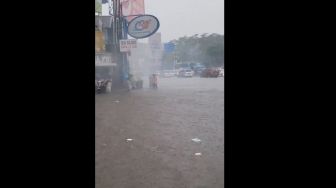 Soroti Genangan di Perempatan Condongcatur yang Sebabkan Banjir, Warganet: Lebih Cepat Naik Airnya Ketimbang UMR Jogja