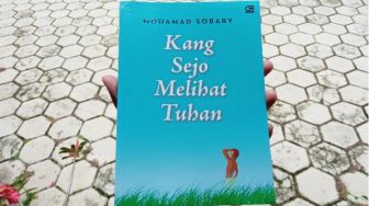 Bijak Menyikapi Kehidupan dalam Buku Kang Sejo Melihat Tuhan