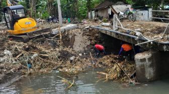 Begini Penampakan Jembatan Reot Akibat Terjangan Banjir di Banyuwangi