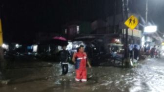 Diguyur Hujan Deras, Jalur Utama Bandung-Garut Terendam Banjir