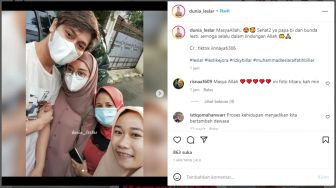 Leslar Foto Bareng Penggemar, Warganet Sorot Tangan Mereka yang Gandengan: Proses Kehidupan