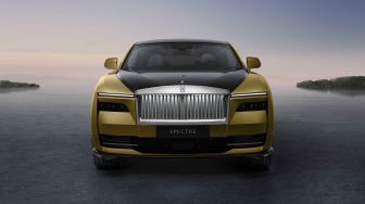 Banderol Mobil Listrik Rolls-Royce Spectre Diposisikan Antara Dua Pendahulunya