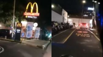 Teman Sefrekuensi, Dua Pemuda Drive Thrue Restoran Ayam Pakai Sepeda Motor Endingnya Membagongkan