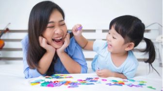 3 Tips Membangun Komunikasi yang Baik dengan Anak, Orang Tua Wajib Tahu!