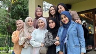 8 Potret Outfit Kece Bestie Lesti Kejora, Kumpul Bareng di Acara Arisan