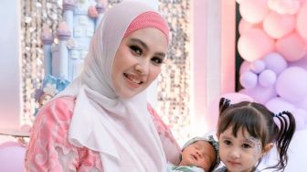 Kartika Putri Tak Balas Lucinta Luna yang Mau Cipika Cipiki, Begini Hukum Bersentuhan dengan Lawas Jenis dalam Islam