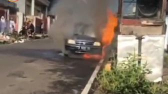 Sebuah Mobil di Cianjur Terbakar, Sopir Berhasil Selamatkan Diri