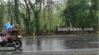 Sembilan Tips Aman Berkendara Saat Hujan