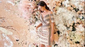 Yuki Kato Pakai Dress Terbuka, Netizen: Cantiknya Gak Ada Obat