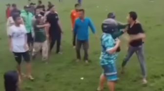 Viral Pertandingan Tarkam Berakhir Baku Pukul, Satu Orang Terkapar di Lapangan