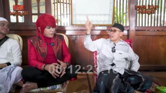 Buya Yahya Ajarkan Ilmu Pelet Biar Istri Semakin Sayang, Pesulap Merah Malah Ngakak