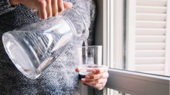 5 Keadaan Ini Menandakan Kalau Kamu Tak Cukup Minum Air Putih