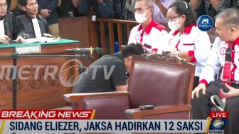 Akhirnya Bertemu, Bharada E Langsung Sungkem di Hadapan Orang Tua Brigadir J di Sidang