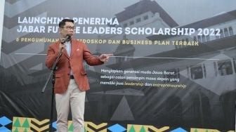 Kang Emil Berikan Beasiswa untuk 614 Penerima Program Jabar Future Leaders Scholarship 2022