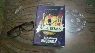 Menimbang Untung-Rugi Free Sex, Ulasan Buku Gaul Bebas, Kenapa Enggak?