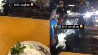 Makan Penyetan di Pinggir Jalan, Posisi Meja Warung Ini Bikin Tepok Jidat