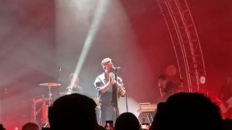 Semalam Konser di Jakarta, Calum Scott 'Bawa' Maroon 5 ke Panggung