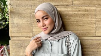 Disebut Pakai Baju Transparan Saat Jalan-Jalan Bareng Anak, Olla Ramlan Diminta Lepas Hijab