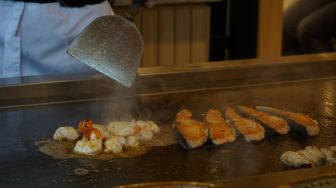 Sensasi Makan Baru! Mencoba Live Cooking Teppanyaki Jepang yang Seru dan Penuh Atraksi