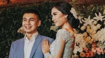 Raditya Dika Lakoni Adegan Ranjang dengan Ariel Tatum, Istri Datang ke Lokasi Syuting