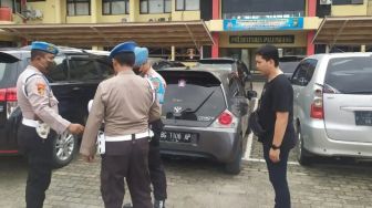 Bandel Bawa Mobil ke Mapolrestabes, Anggota Ditilang Sampai Ban Mobil Dikempiskan Propam