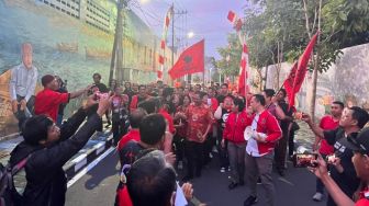 Pulang Usai Dipanggil DPP PDIP dan Kena Sanksi, FX Rudy Disambut Ratusan Kader