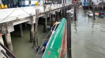 Jembatan KPK Karimun Rusak, Kapal Ambulance Nyaris Tenggelam karena Cuaca Buruk