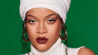 Rihanna Santai Pakai Cincin Berlian Rp15 Miliar di Jari Kaki, The Real Sultan Memang Beda!