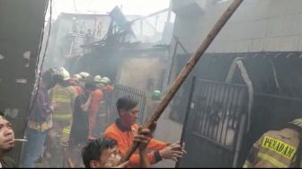 Diduga Akibat Gas Bocor, 5 Rumah di Tambora Jakarta Barat Hangus Dilumat Api