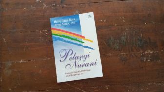 Pancaran Berlian dari Bilik Sanubari, Ulasan Buku Pelangi Nurani