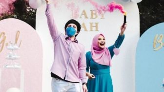 Selalu Gunakan Konsep Unik, Ini 8 Gaya Artis Saat Acara Gender Reveal