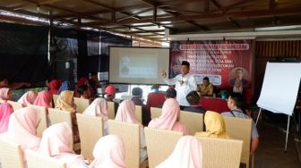 Gandeng Padepokan, Anggota DPRD Jatim Beri Wasbang bagi Guru Paud