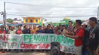 Tanggapi Aksi Demo Warga Kampong Seberang Soal Pembangunan Jalan di Sintang, Sutarmidji: Saye Sih Senyum Jak