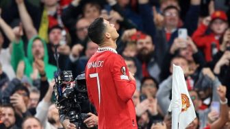 Striker Manchester United asal Portugal Cristiano Ronaldo melakukan selebrasi setelah mencetak gol ketiga timnya selama matchday kelima Grup E Liga Eropa antara Manchester United vs Sheriff Tiraspol, di stadion Old Trafford, di Manchester, barat laut Inggris, pada 27 Oktober 2022.
Lindsey Parnaby / AFP