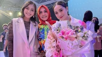 Diledekin Raffi Ahmad, 5 Potret Nagita Slavina di Jakarta Fashion Week