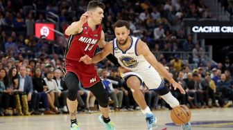 Stephen Curry Borong 33 Poin Saat Golden State Warriors Redam Miami Heat