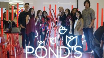 Never Stop Glowing, Pond's Age Miracle Gandeng 3 Desainer di Jakarta Fashion Week 2023