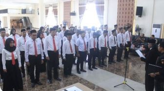 Bawaslu HSU Lantik 30 Anggota Panwascam