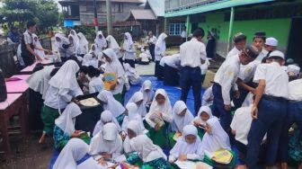 Militansi Tim Perpustakaan Keliling Menembus Pelosok Desa Membawa Misi 