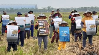 Rentetan Kiamat Warga Indramayu Pasca Tembok Beton PLTU Berdiri