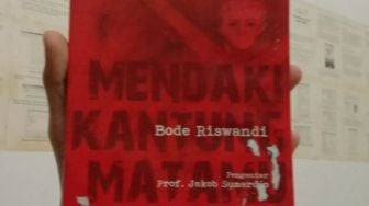 Ulasan Buku Kumpulan Puisi "Mendaki Kantung Matamu" Karya Bode Riswandi