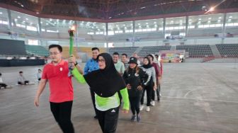 Dahliana-Heriyanto Jadi Pembawa Obor pada Pembukaan Porprovsu 2022