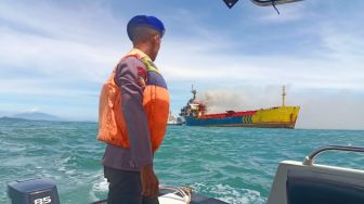 Kronologi Kapal Pengangkut Pupuk Terbakar di Pelabuhan CIlegon, Api Diduga Berasal dari Mesin