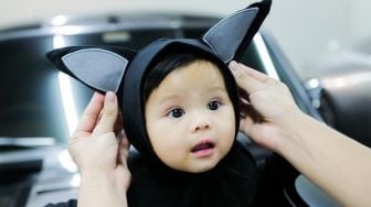 10 Potret Anak Artis Rayakan Halloween, Baby Ameena Gemes Banget Jadi Catwoman