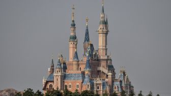 Pengunjung Terjebak di Disney Shanghai Akibat Kebijakan Lockdown Nol-Covid