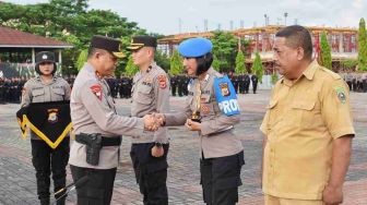 Kapolda Maluku Beri Penghargaan ke Anggota Berprestasi Tingkat Nasional 